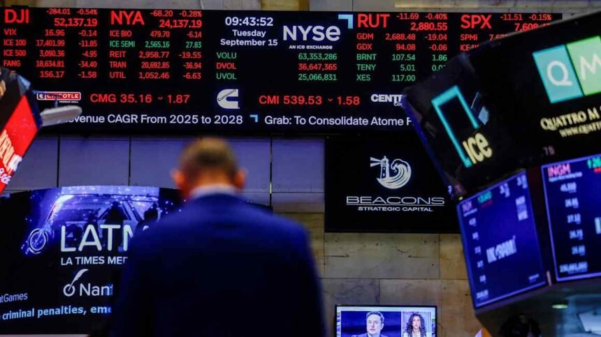 Foreign capital flows into US stocks hit record as appetite for debt fades