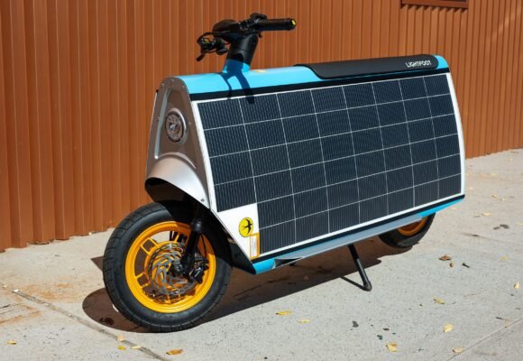 A First Ride With Lightfoot, a Solar-Powered Scooter