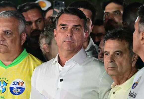 Flávio Bolsonaro’s passport cancelled as reports say he has fled Brazil