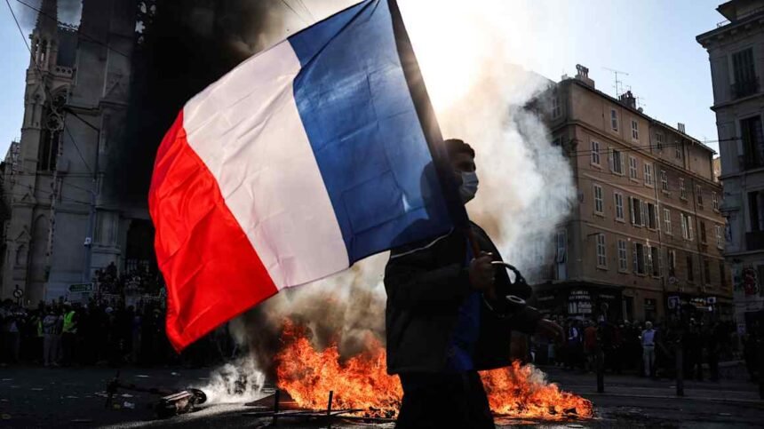 French bond sell-off intensifies after violent protests
